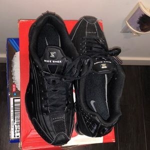 Nike Shox R4 (USED) size 7Y